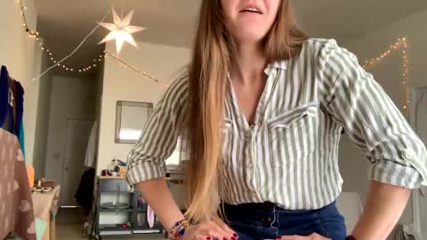 Snapshot of sweet_truffle chatting on March 10, 5:18 pm Heidi Brenner - Please check bio for schedule FAQ online show from March 10, 5:18 pm