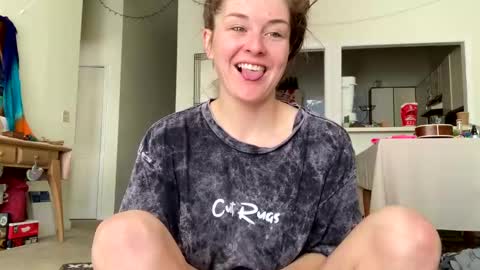 Snapshot of sweet_truffle chatting on March 1, 3:27 pm Heidi Brenner - Please check bio for schedule FAQ online show from March 1, 3:27 pm