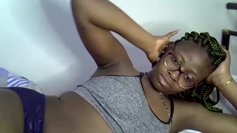 sweet_zarah online show from May 7, 2:38 am