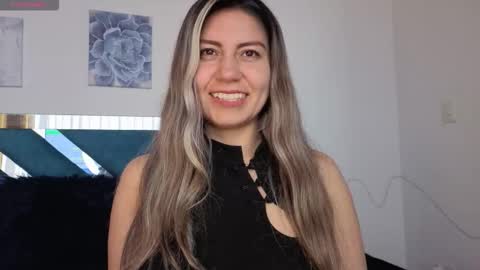 Snapshot of sweetblueberry_ chatting on October 6, 12:44 pm Cinthia online show from October 6, 12:44 pm