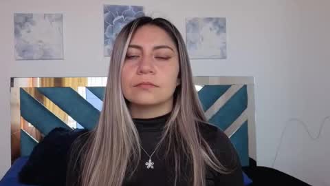 Snapshot of sweetblueberry_ chatting on October 21, 12:53 pm Cinthia online show from October 21, 12:53 pm