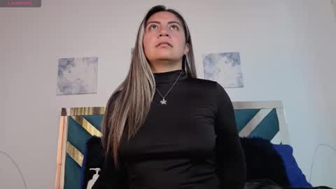 Snapshot of sweetblueberry_ chatting on October 1, 1:16 pm Cinthia online show from October 1, 1:16 pm