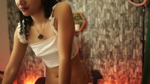 Salom independent model online show from May 15, 11:40 pm