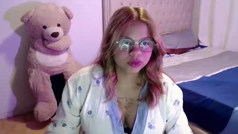 Snapshot of sweetcristalh chatting on October 19, 2:13 am Cristal online show from October 19, 2:13 am
