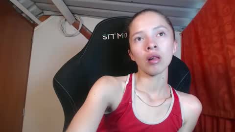 Snapshot of sweetdam12 chatting on February 15, 2:44 pm sweetdam12 online show from February 15, 2:44 pm