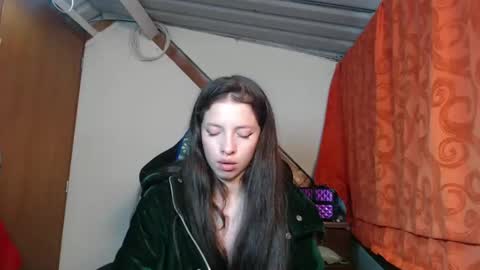 Snapshot of sweetdam12 chatting on December 31, 10:45 pm sweetdam12 online show from December 31, 10:45 pm