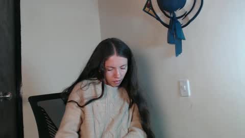 Snapshot of sweetdam12 chatting on January 4, 11:17 pm sweetdam12 online show from January 4, 11:17 pm