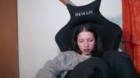 Snapshot of sweetdam12 chatting on February 10, 10:09 pm sweetdam12 online show from February 10, 10:09 pm
