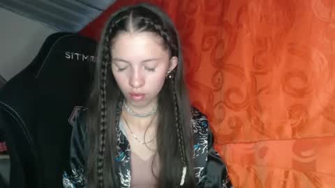 Snapshot of sweetdam12 chatting on December 19, 10:42 pm sweetdam12 online show from December 19, 10:42 pm