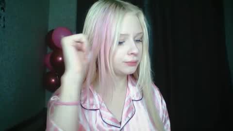 Snapshot of sweetielis chatting on December 5, 12:22 pm sweetie Lisa3 online show from December 5, 12:22 pm