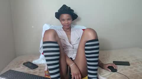 sweetlipss_ online show from November 15, 9:10 am