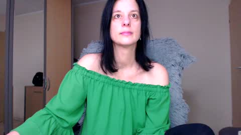 JenJenny online show from December 5, 9:06 am