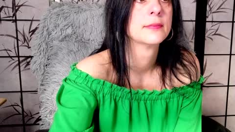 JenJenny online show from April 10, 8:31 am