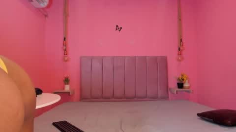 Snapshot of sweetmelody___ chatting on October 7, 12:53 pm sweetmelody___ online show from October 7, 12:53 pm