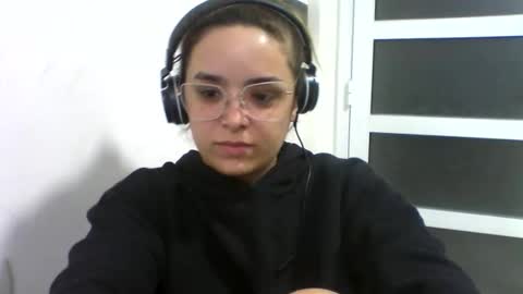 sweetmoonns2 online show from October 17, 11:52 pm