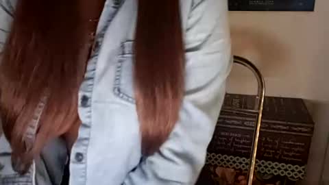 Snapshot of sweetnlow21 chatting on February 25, 5:30 am sweetnlow21 online show from February 25, 5:30 am