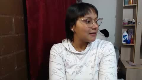 sweett_candy1 online show from April 6, 2:44 am