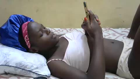 Snapshot of sweetvallerie chatting on February 14, 9:56 am sweetvallerie online show from February 14, 9:56 am