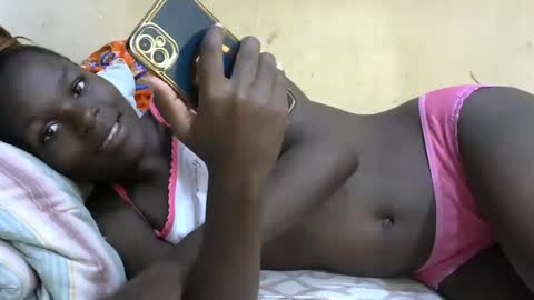 Snapshot of sweetvallerie chatting on February 3, 10:54 pm sweetvallerie online show from February 3, 10:54 pm