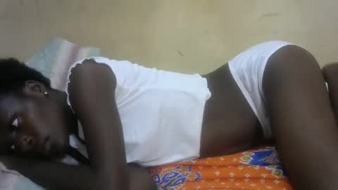 Snapshot of sweetvallerie chatting on March 3, 7:03 pm sweetvallerie online show from March 3, 7:03 pm