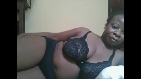 sweetyass25 online show from October 6, 6:19 am