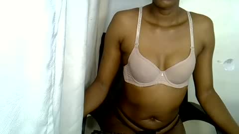 swit_candie online show from June 28, 11:44 pm