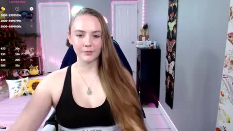 Snapshot of syndica chatting on December 27, 11:10 pm Jennah online show from December 27, 11:10 pm