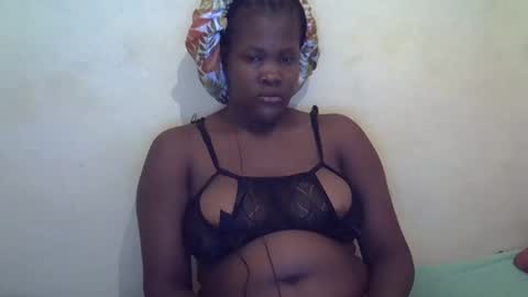 Snapshot of taliah254 chatting on February 21, 7:01 am taliah254 online show from February 21, 7:01 am