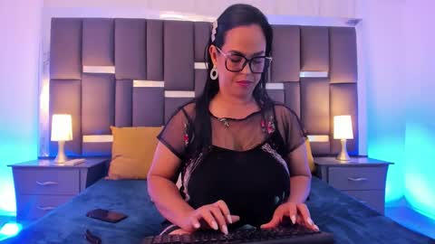 tali  online show from September 26, 5:32 pm