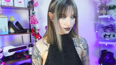 Cami 3 online show from March 1, 9:15 pm