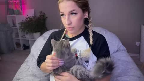 Tanya acid       online show from September 9, 1:33 pm