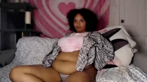 Snapshot of tasteekitty chatting on October 20, 6:05 am Tastee Kitty online show from October 20, 6:05 am