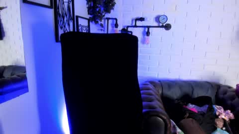 Snapshot of tattybunny chatting on December 2, 7:03 pm Tatty online show from December 2, 7:03 pm