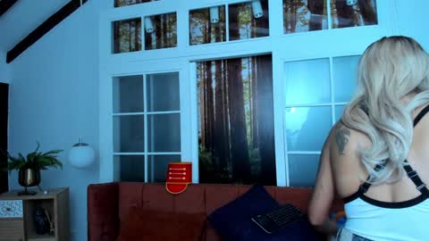 Snapshot of tattybunny chatting on December 16, 10:29 am Tatty online show from December 16, 10:29 am