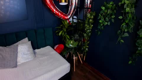 Taylor Bennet online show from February 17, 12:05 pm