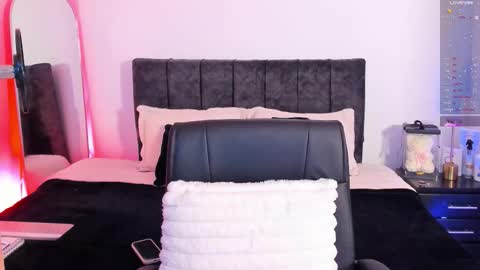 Taylor online show from February 16, 8:09 pm