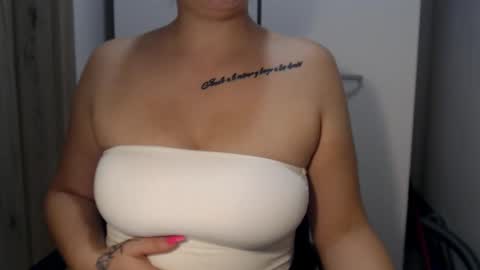 Teeyara  online show from September 24, 3:33 pm