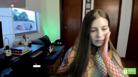 Snapshot of temptressweet chatting on October 15, 10:56 pm Scar online show from October 15, 10:56 pm