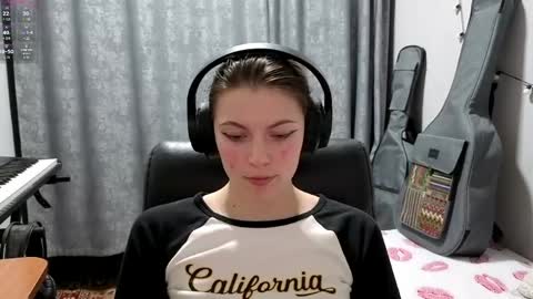 Anny Simpson online show from April 16, 8:30 pm