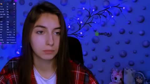 tessa_tea online show from December 18, 10:53 am