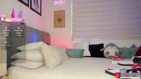 Snapshot of thaeltaylor chatting on February 9, 7:09 pm Thael online show from February 9, 7:09 pm