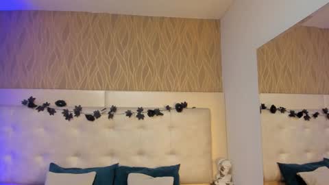 ThaliaWest online show from December 16, 7:31 pm