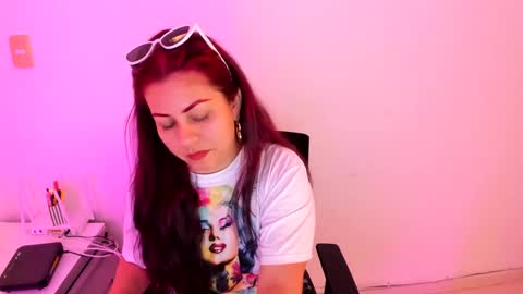Snapshot of thamara__1023 chatting on September 22, 3:43 pm thania sometimes in the company of Alan and Maria online show from September 22, 3:43 pm