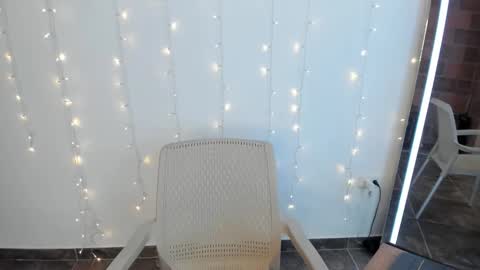 Independent model online show from November 7, 2:06 am