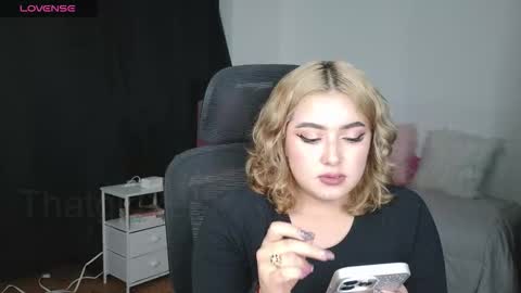 Snapshot of thatgirl2003 chatting on October 16, 8:55 pm online show from October 16, 8:55 pm