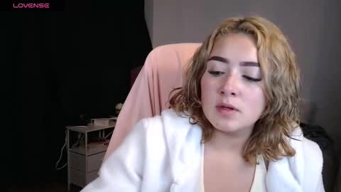 Snapshot of thatgirl2003 chatting on October 13, 8:55 pm online show from October 13, 8:55 pm