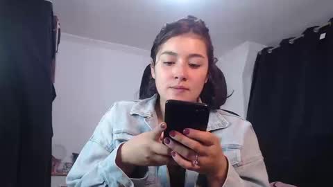Snapshot of thatgirl2003 chatting on September 10, 3:45 pm online show from September 10, 3:45 pm