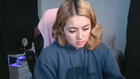   online show from November 6, 10:21 am