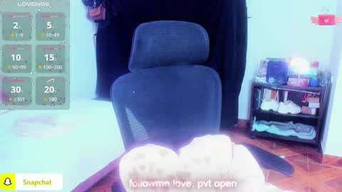 Snapshot of thatgirl2003 chatting on March 11, 6:19 pm online show from March 11, 6:19 pm