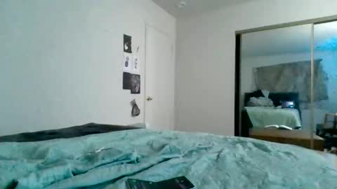 Snapshot of thelovecreep chatting on January 5, 5:30 am lovecreep online show from January 5, 5:30 am